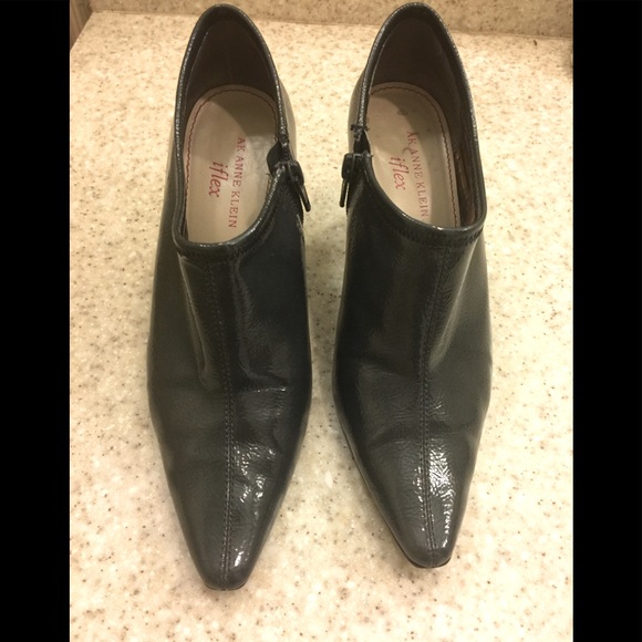 Anne Klein pointed gray booties - Picture 1 of 8